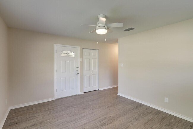 Building Photo - 1106 Bradshaw Dr