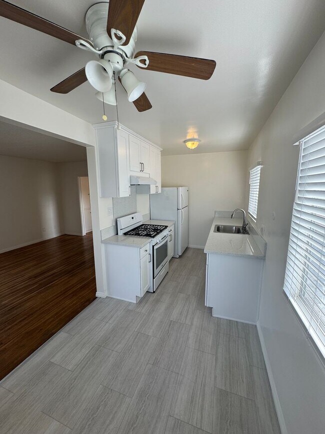 Building Photo - 624-624 W Riggin St