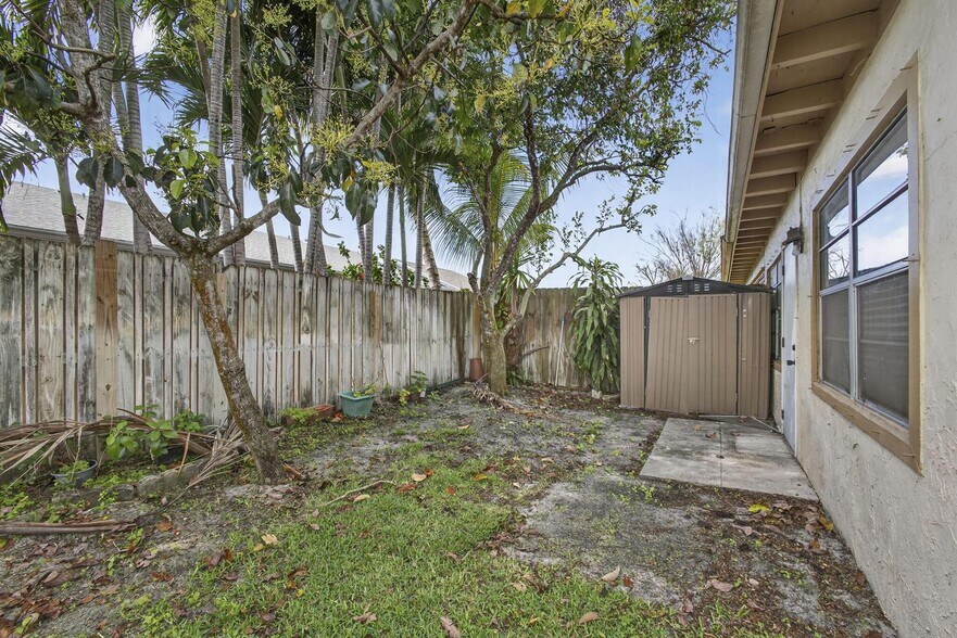 Building Photo - 11925 Suellen Cir