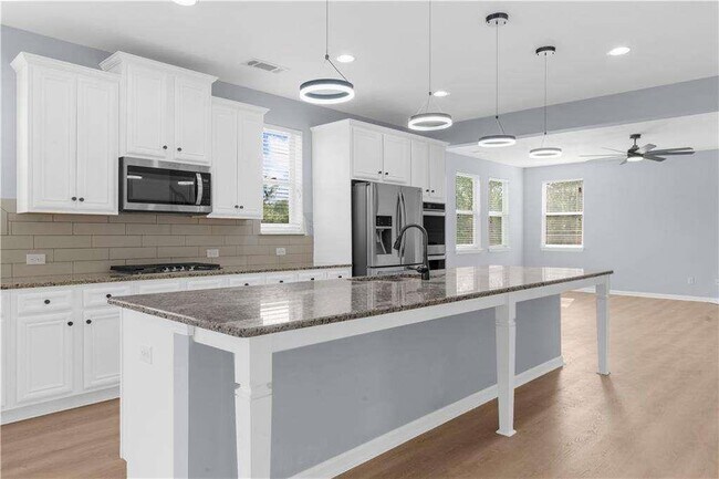 Building Photo - 5435 Mirror Lake Dr