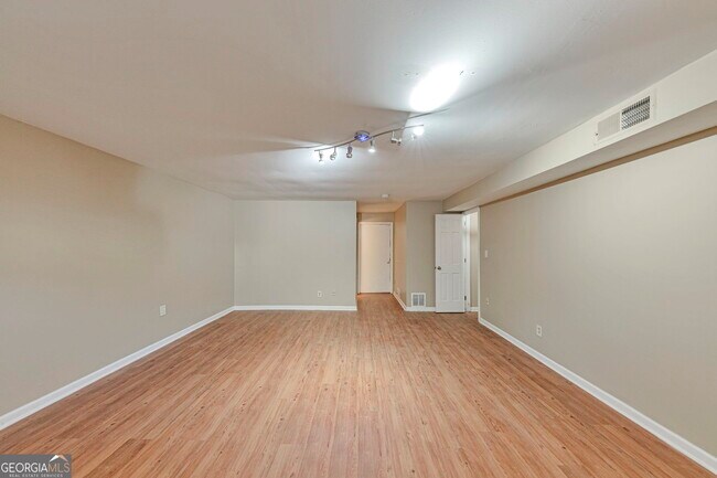 Building Photo - 260 Manning Rd SW