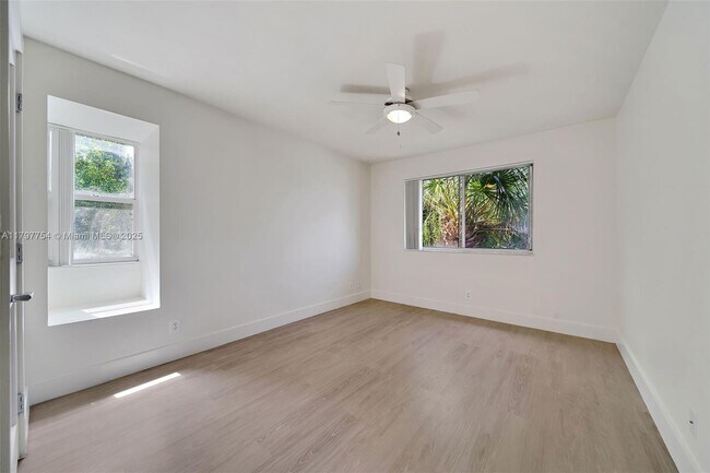 Building Photo - 3605 NE 207th St