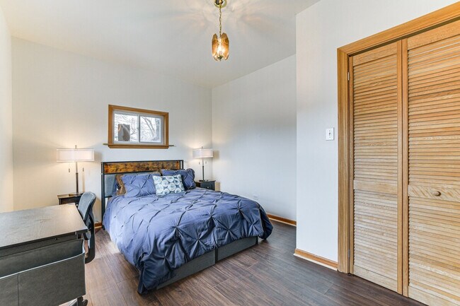 Building Photo - 927 Flournoy St