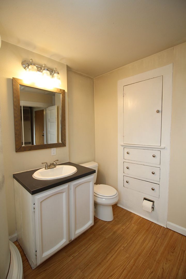 Building Photo - 7630 SE Woodstock Blvd