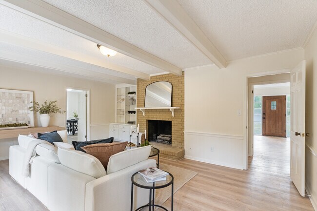 Building Photo - 2451 Belcher Dr
