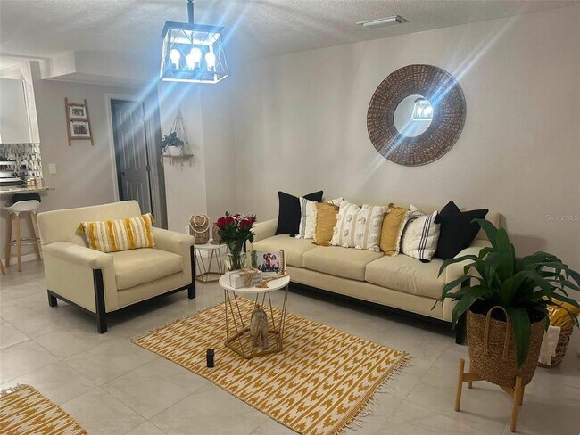 Building Photo - 7502 Melaleuca Ln