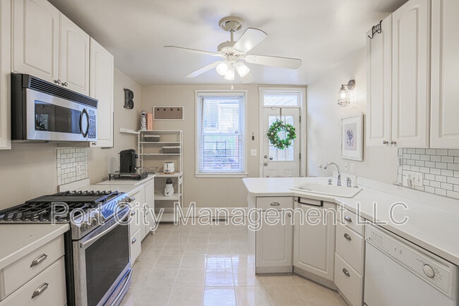 Building Photo - 813 S Belnord Ave