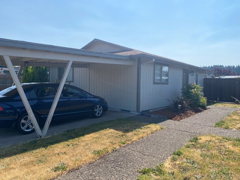 Covered Parking - 615 NW Fenton St