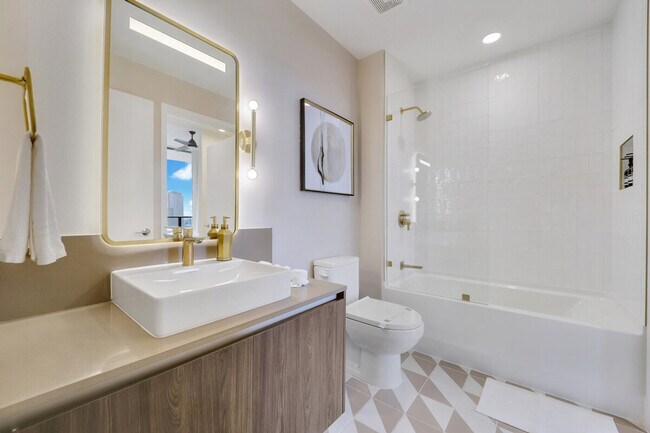 Building Photo - 215 SW 5th Ave