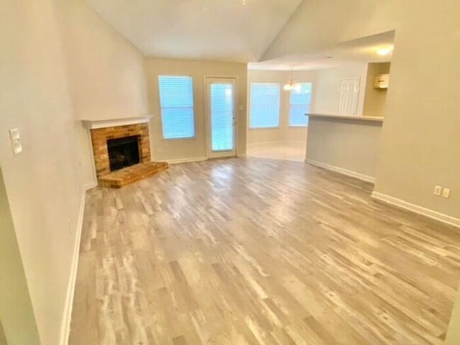 Building Photo - Now Leasing A 3 Bedroom 2 Bath Home In Cor...