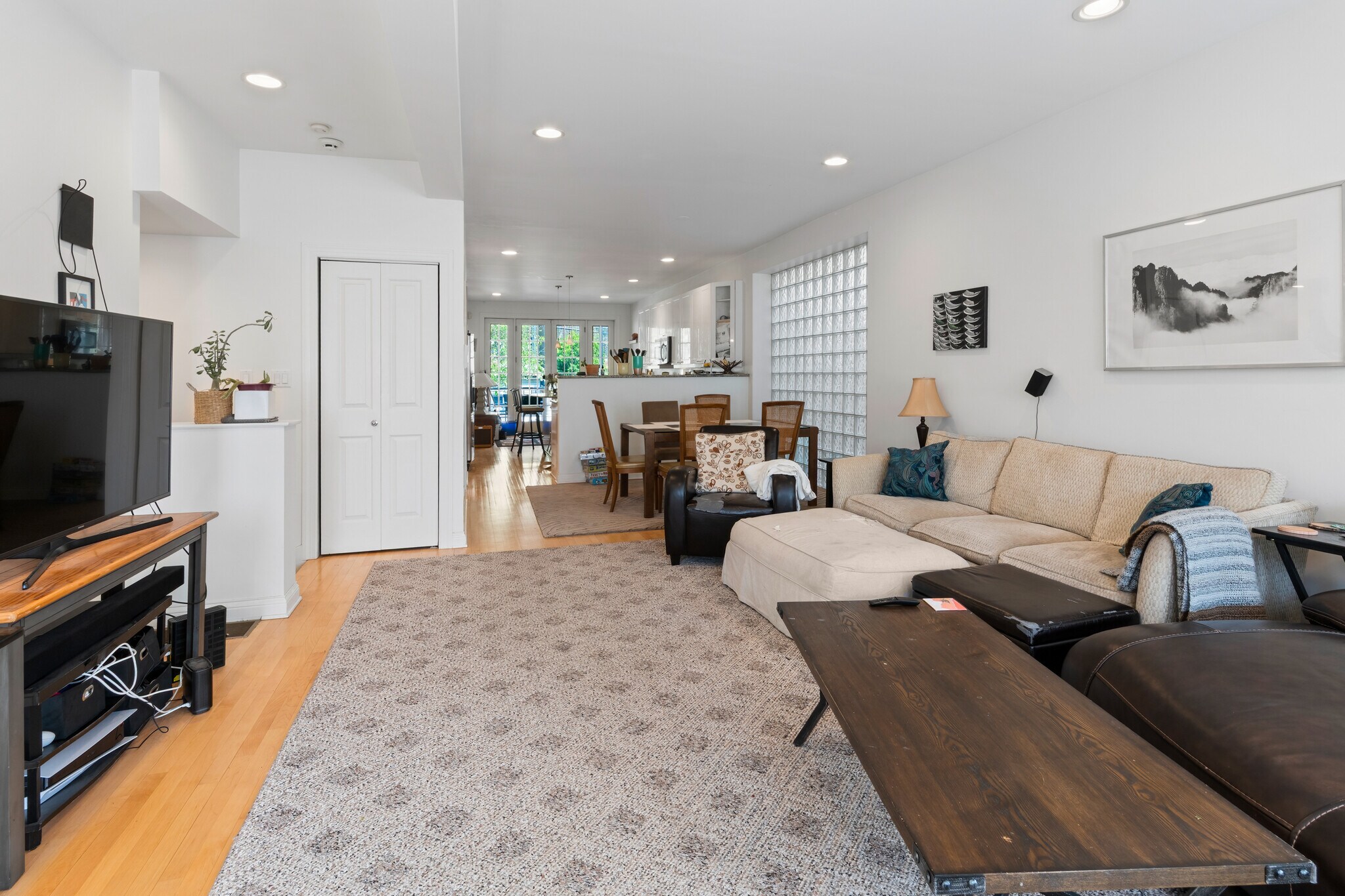 Building Photo - 2715 N Marshfield Ave