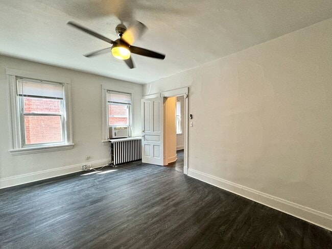 Building Photo - 5 bed/2 bath Mins. from UC Campus for Only...