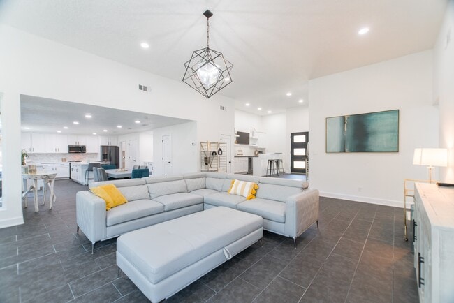 Building Photo - 3103 Hemingway Dr