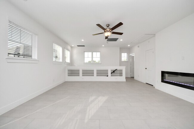 Building Photo - 1420 Shaded Rock Dr