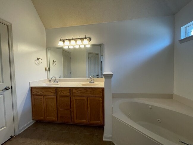 Building Photo - Ravenwood Subdivision, Horn Lake schools!