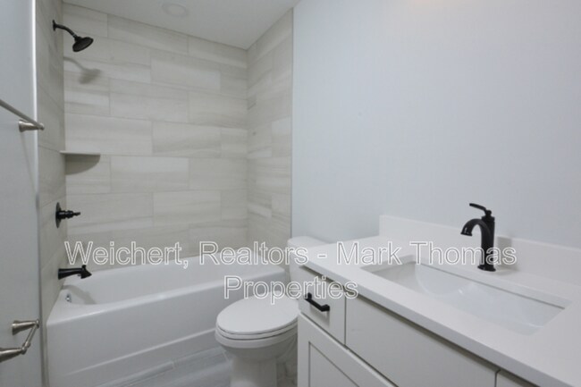 Building Photo - 210 Bridgefield Pl