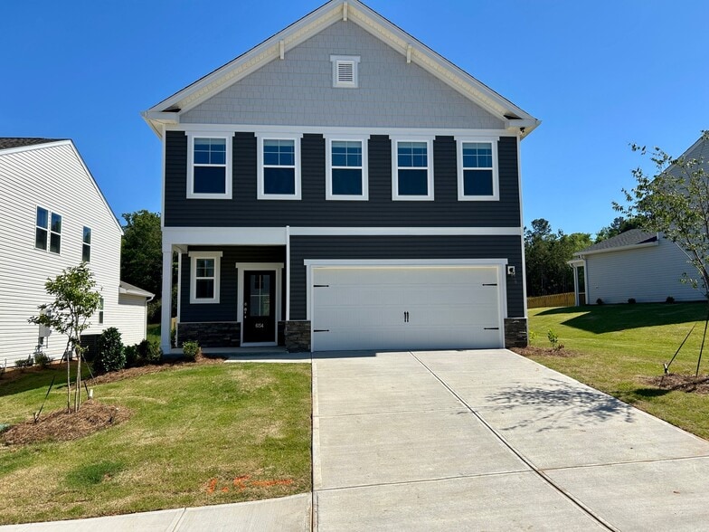 Building Photo - 6154 General Dr