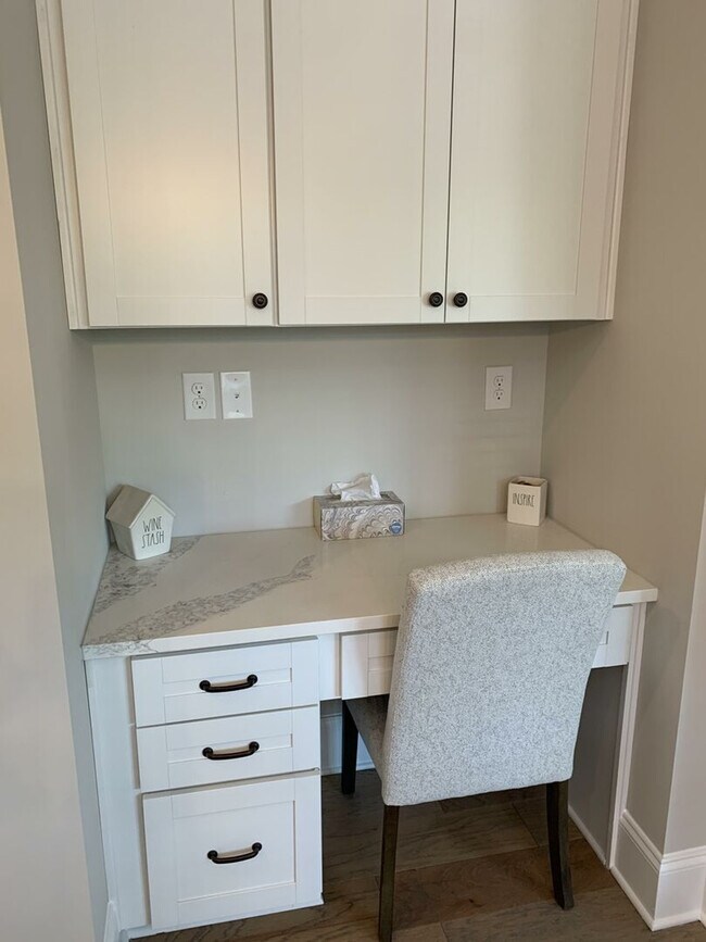 Building Photo - 4230 Old Cherokee St