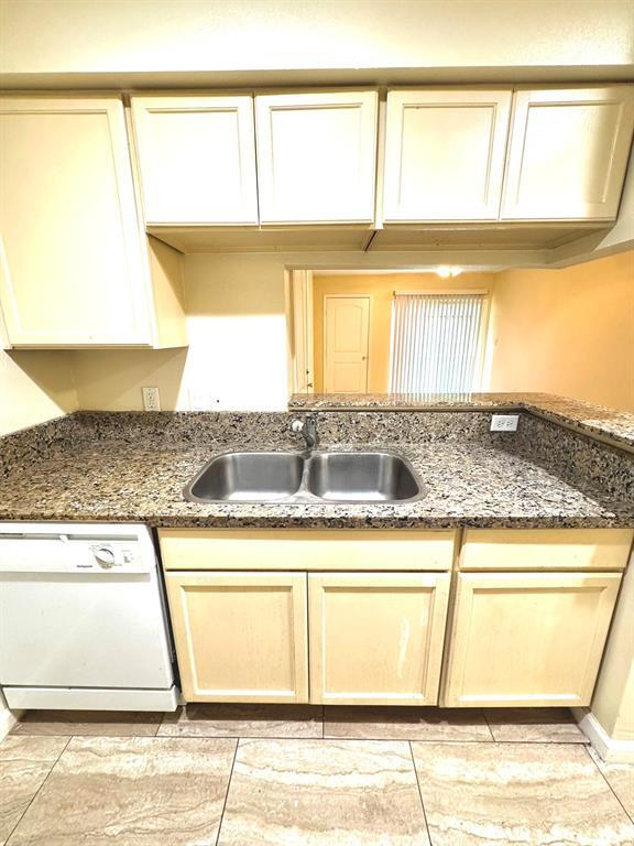 Building Photo - 717 Richcrest Dr