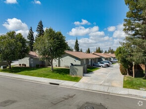Building Photo - 2625 Brookside Dr
