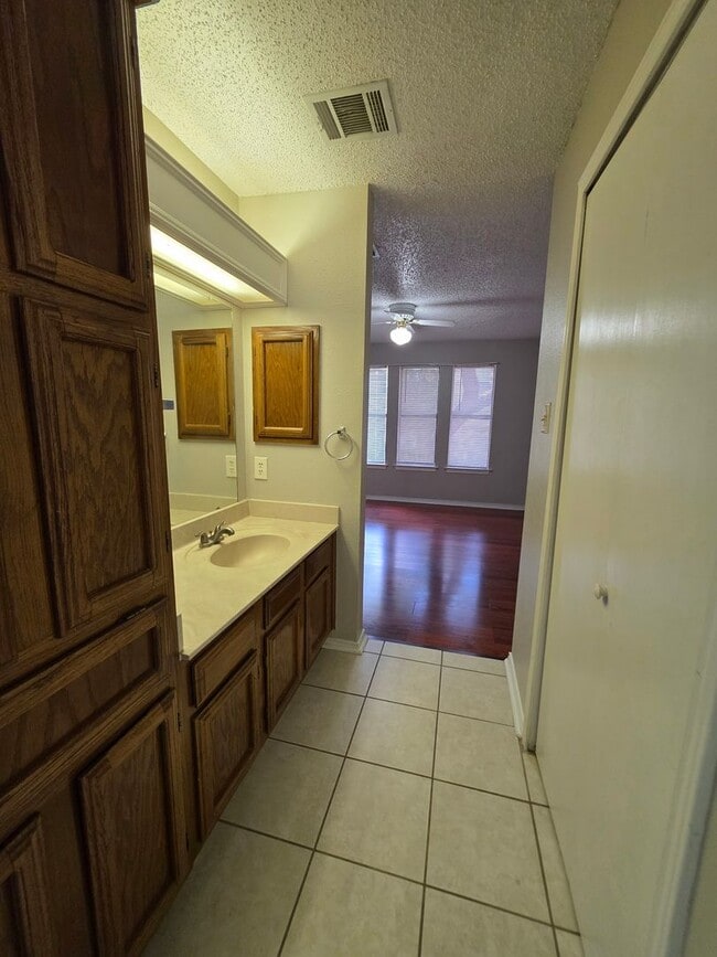 Building Photo - Hidden Creek Townhouse