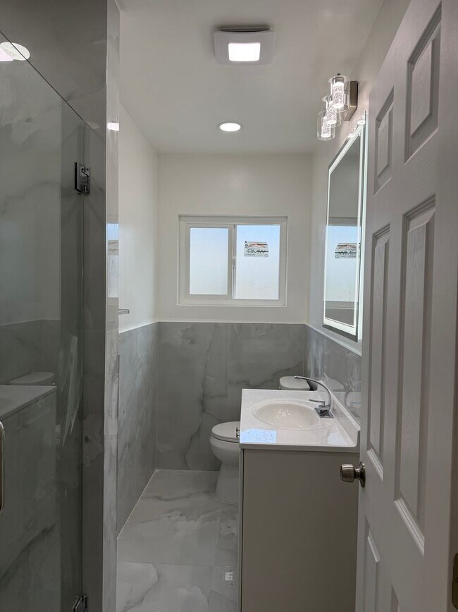 Building Photo - Garden Grove Home
