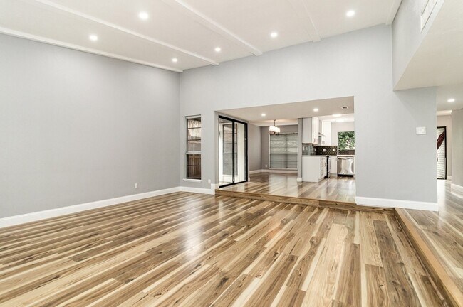 Building Photo - 4716 Roberts Dr