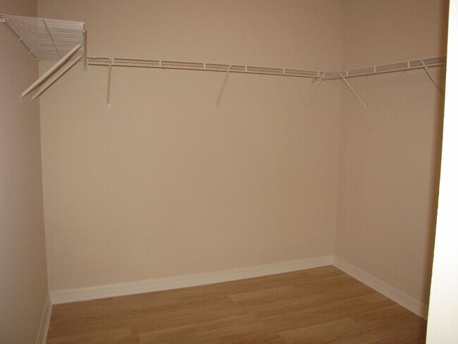 Building Photo - 4/2/2, with screen porch. Convenient locat...