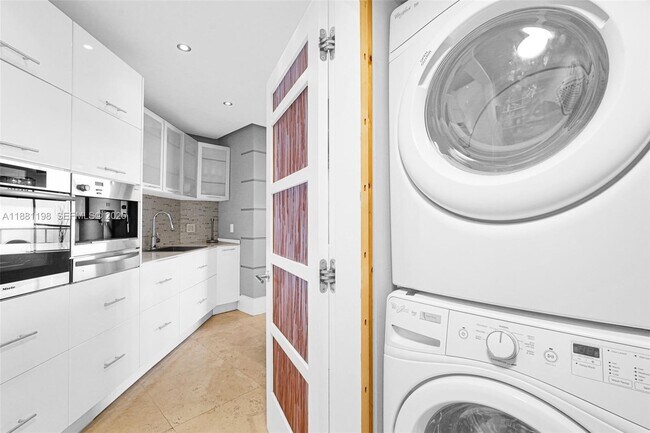 Building Photo - 16699 Collins Ave