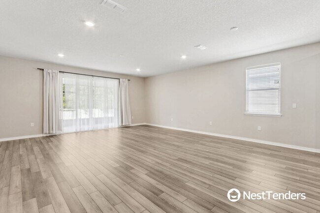 Building Photo - Stunning Northside Home!