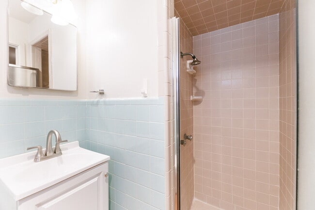 Building Photo - Remodeled throughout, 3/2/1