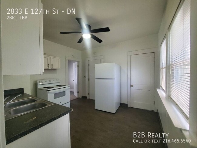 Building Photo - 2833 E 127th St