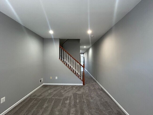 Building Photo - 2 Bedrooms 2 Bathrooms