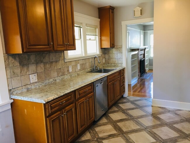 Building Photo - 1122 Channing Ave