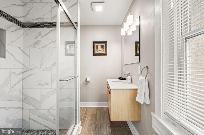 Building Photo - 930 N 30th St