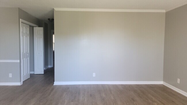 Building Photo - "Spacious 2-Bed, 2-Bath Haven in Huntsville - Your Perfect Retreat Awaits!"