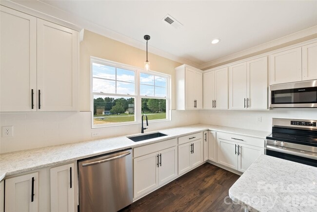 Building Photo - 820 N Rocky River Rd