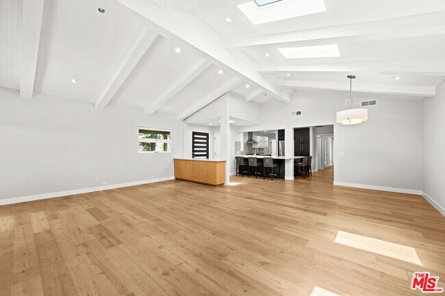 Building Photo - 4735 Farmdale Ave