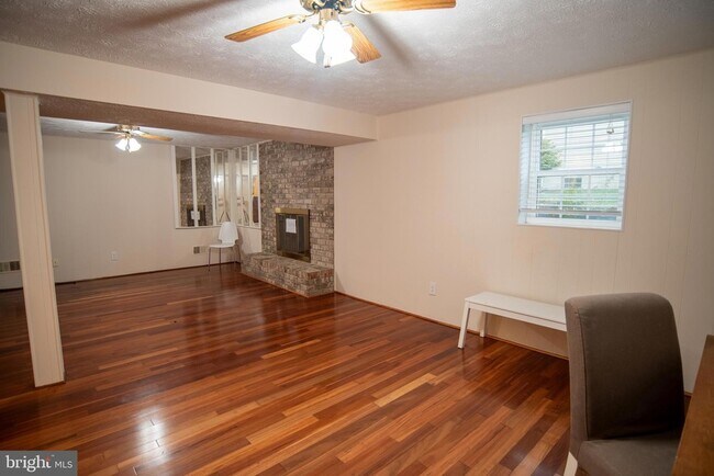 Building Photo - 10038 Chatelaine Cir