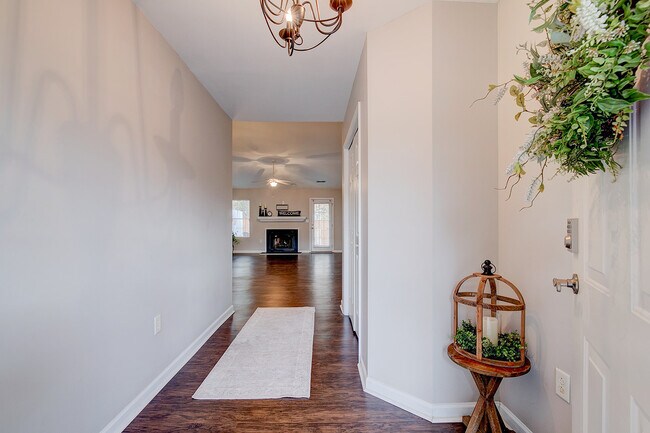 Building Photo - 4 Creekbend Ct