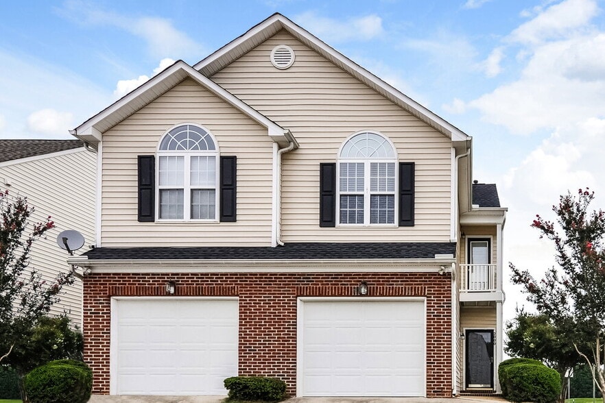 Primary Photo - 2000 Persimmon Ridge Dr