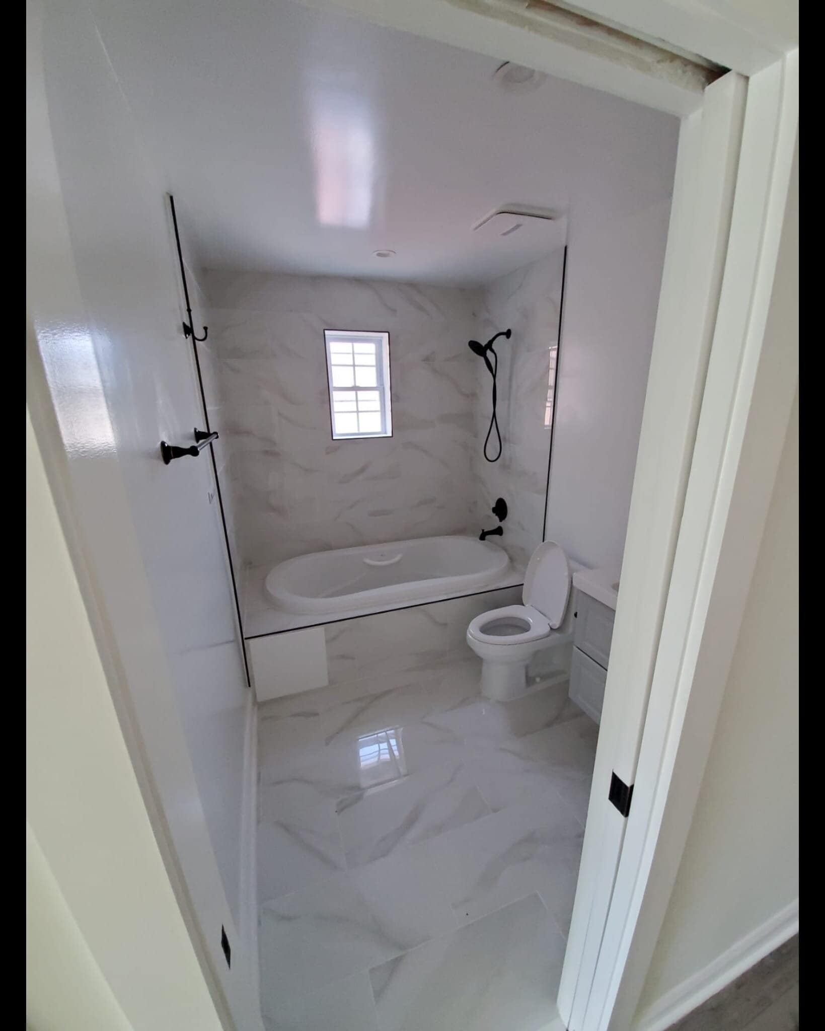 2nd Bath with Jacuzzi - 5003 South Dakota Ave NE