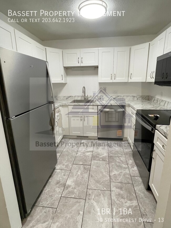 Building Photo - 30 Stoneycrest Dr