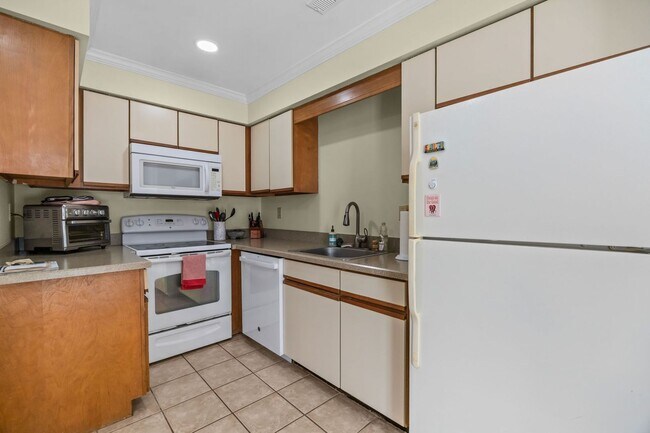 Building Photo - Beautiful Condo-Style Living in Virginia Beach