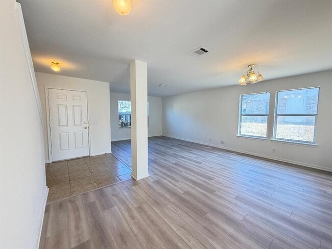 Building Photo - 1913 Overland Dr