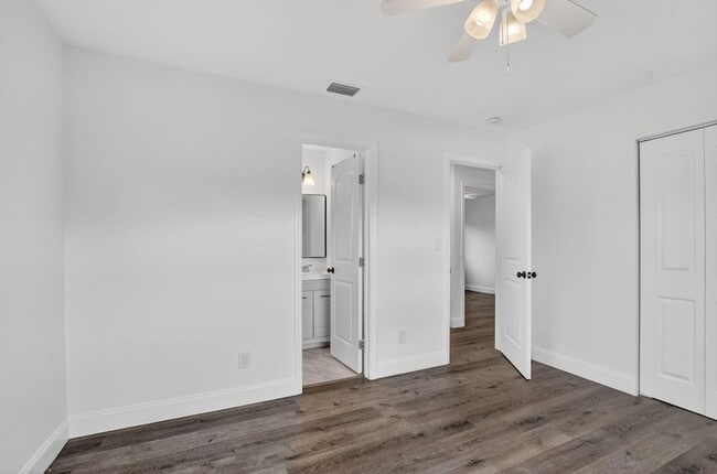 Building Photo - 291 NW 7th Ct