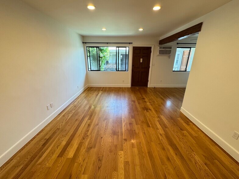 Building Photo - 625 N Hayworth Ave