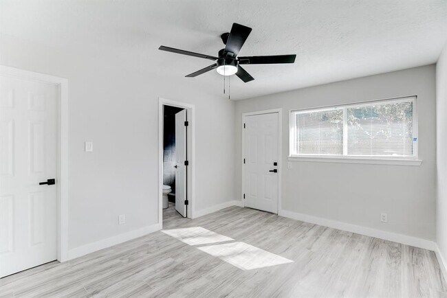 Building Photo - 207 Betral St