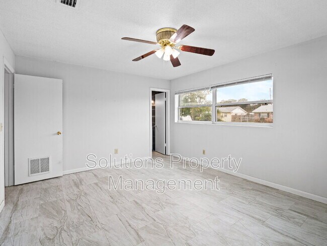 Building Photo - 905 Lisa Dr