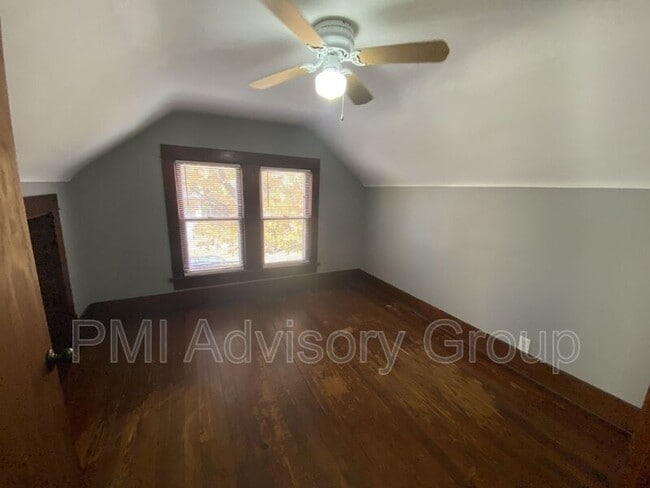 Building Photo - 710 SW Jewell Ave